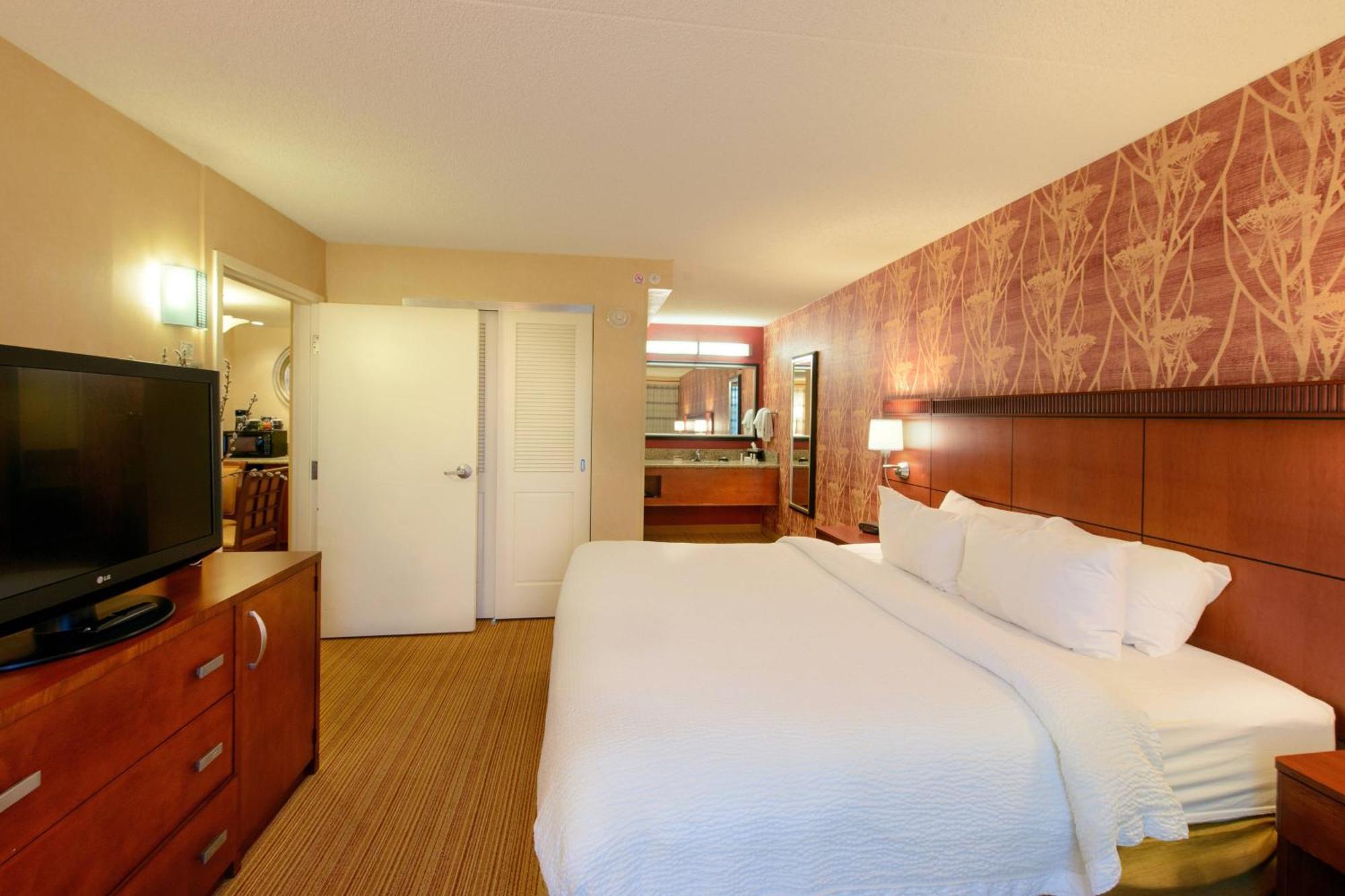 Courtyard By Marriott Canton North Canton Exterior photo